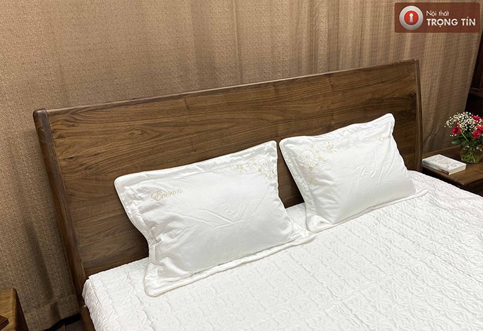 Giường ngủ gỗ óc chó GN4131 - OC
